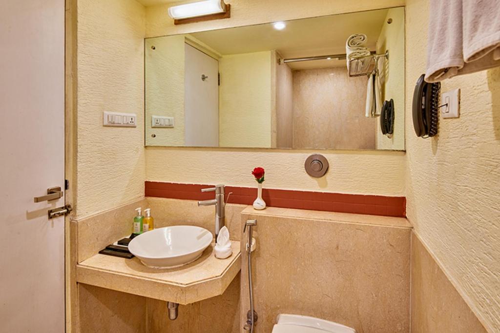 Двухместный (Улучшенный номер с кроватью размера «king-size»), Coral Tree Hotel