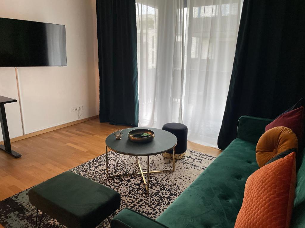 Emerald Green Apartment photo 3