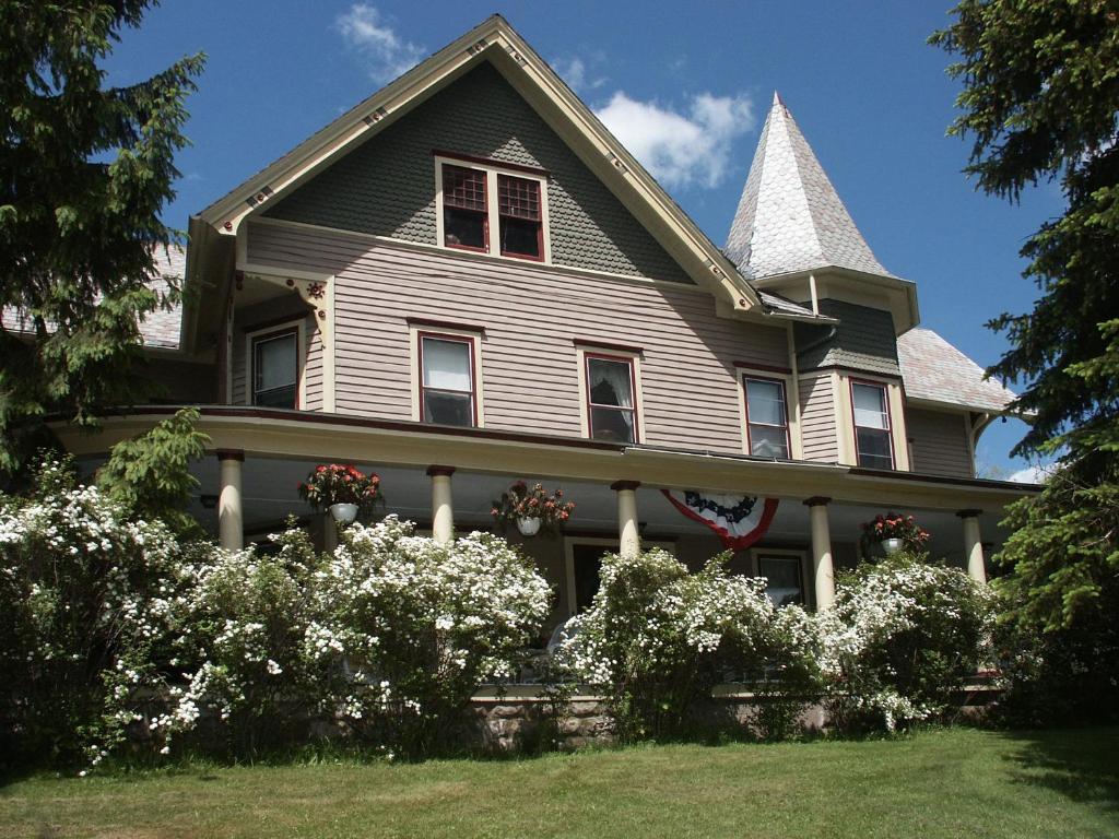 Margaretville Mtn Inn B&B and Village Suites image