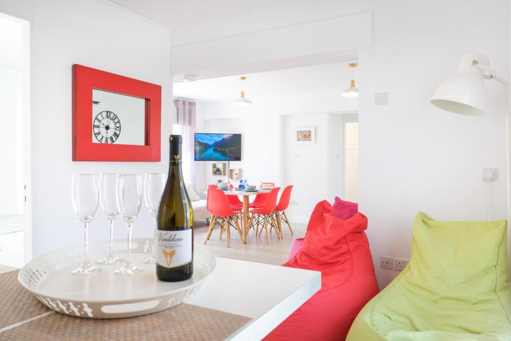 Seaview 3 bedroom Kings Road Penthouse photo 2