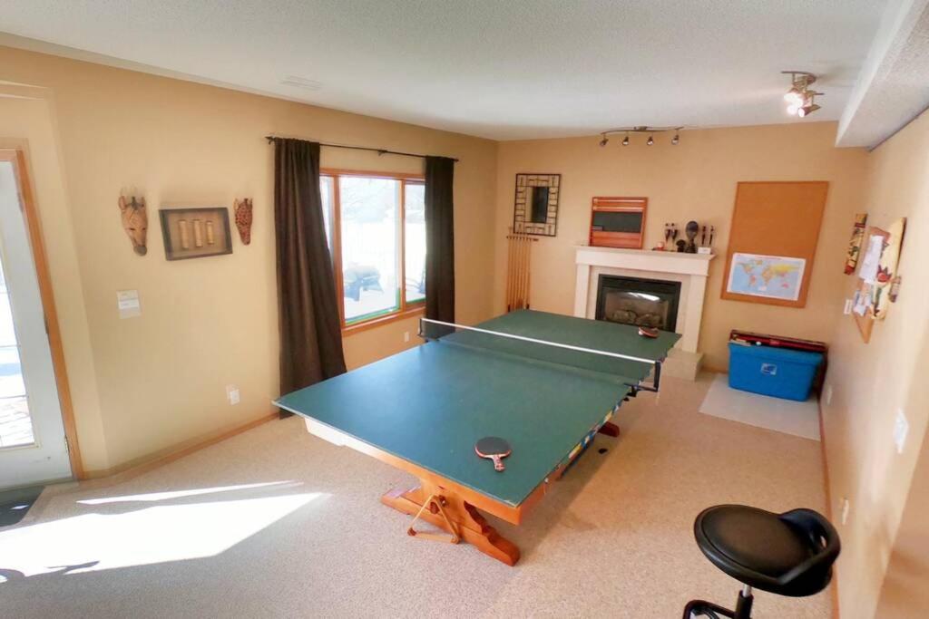 Sunny & Cozy Suite with Pool & Ping Pong table photo 4