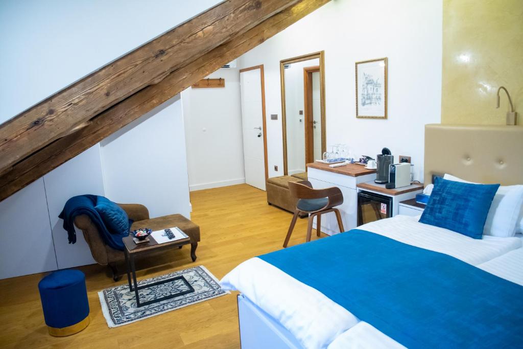 Oblivion Luxury Rooms photo 4