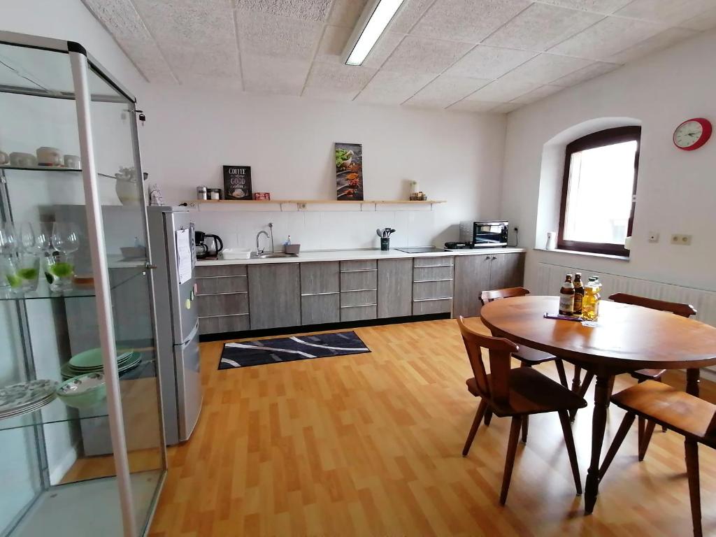 Geräumige Wohnung in zentraler Lage photo 2