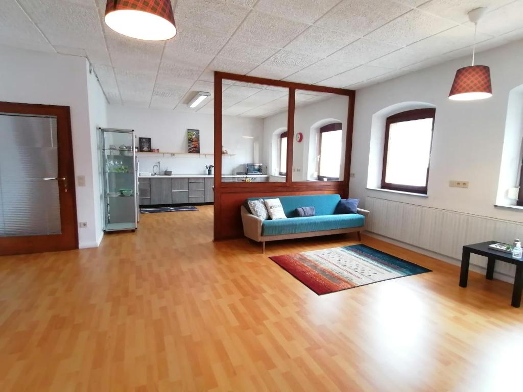 Geräumige Wohnung in zentraler Lage photo 3