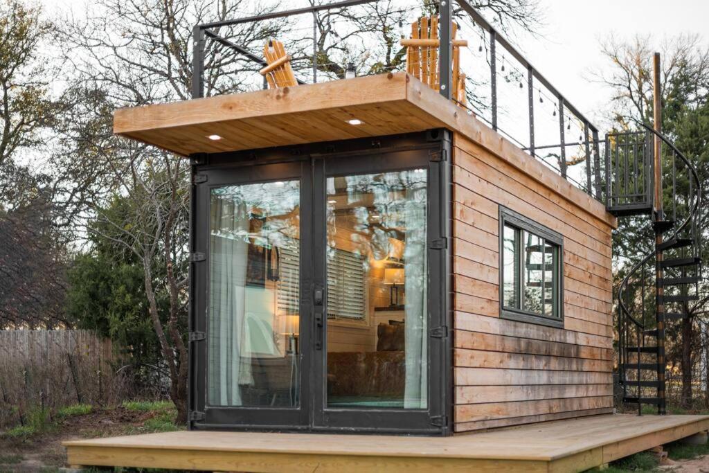 Deer Creek Tiny Container Home-12 Min to Magnolia image