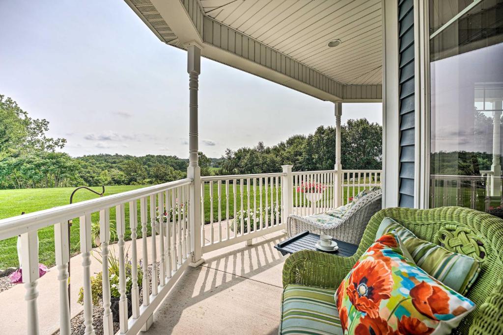 Blue Birds Perch Stunning Home on Private Hilltop photo 2