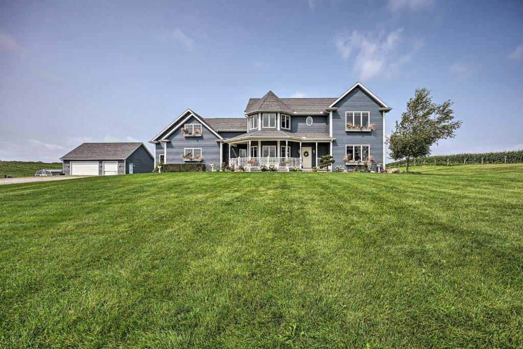 Blue Birds Perch Stunning Home on Private Hilltop photo 3