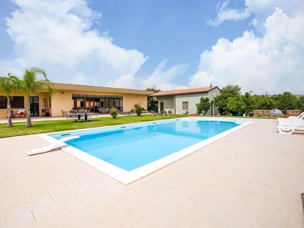 Belvilla by OYO Dream villa with private pool photo 2