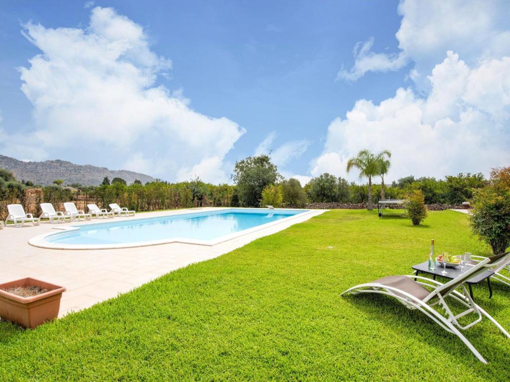 Belvilla by OYO Dream villa with private pool photo 3