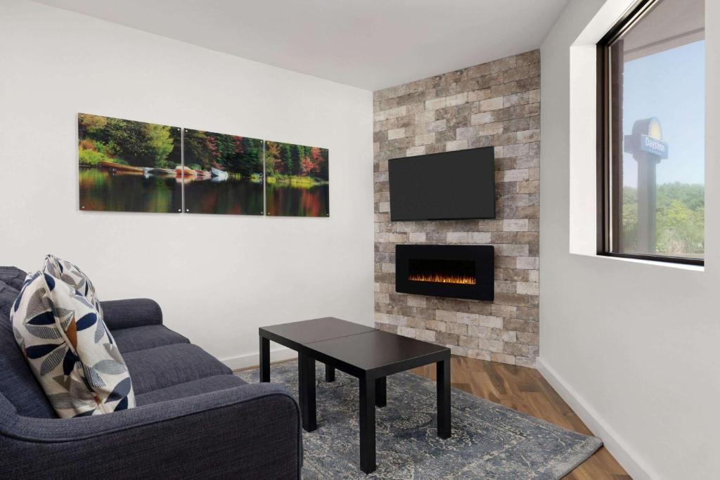 Days Inn by Wyndham Sarnia Harbourfront photo 4