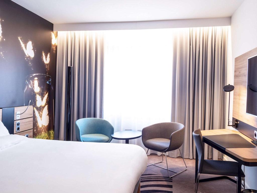 Двухместный (Улучшенный номер с кроватью размера «queen-size»), Novotel Katowice Centrum