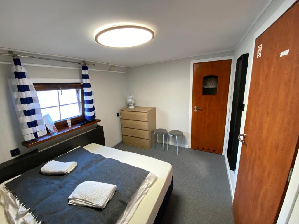 Двухместный (Deluxe Cabin on Boat with Bathroom (2 adults)), Hostel on The River Marta