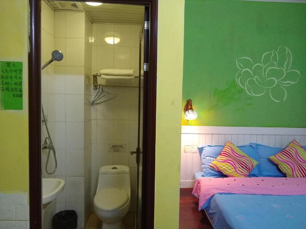 Двухместный (Стандартный двухместный номер с 1 кроватью), How Flower Hostel Yangshuo