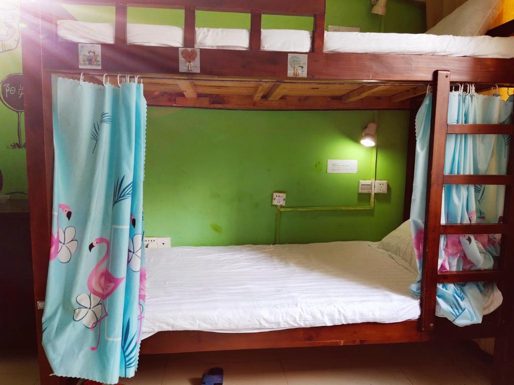 Номер (Кровать в общем 6-местном номере), How Flower Hostel Yangshuo