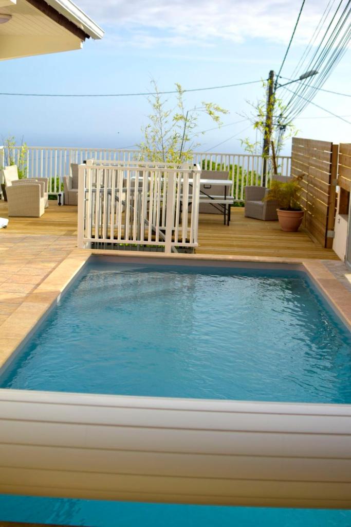 Villa de 4 chambres avec piscine privee jardin clos et wifi a Piton Saint Leu a 5 km de la plage photo 3