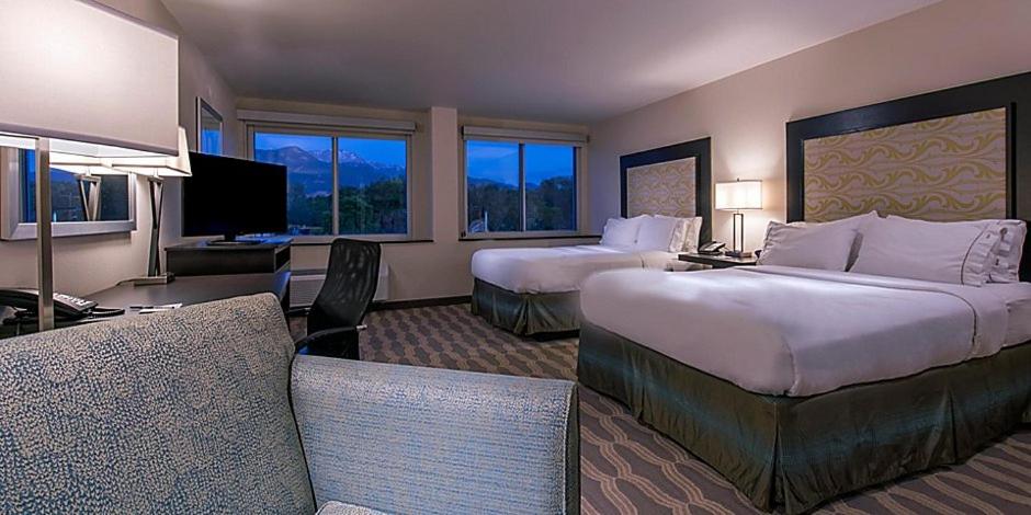 Holiday Inn Express & Suites Colorado Springs Central, an IHG Hotel photo 1