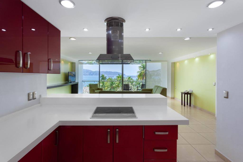 Сьюит (Two-Bedroom Deluxe Suite with Two Queen Beds - Non-Smoking), Residencial Playa Hornos