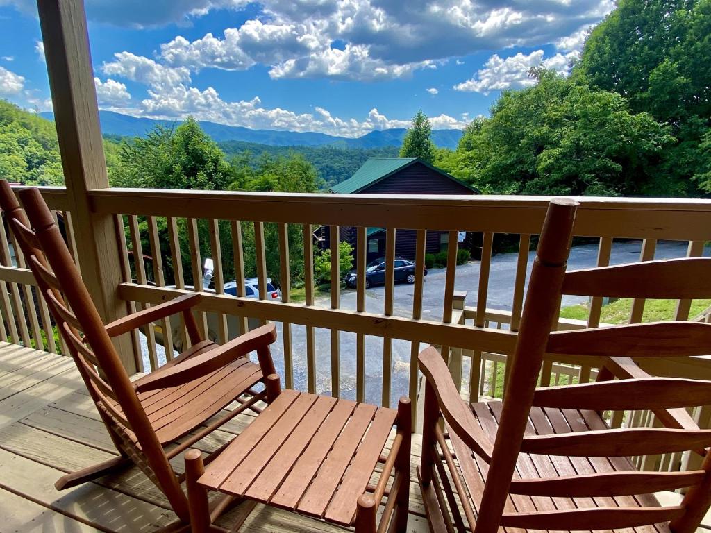 Rocky Top Rendez Cabin photo 1