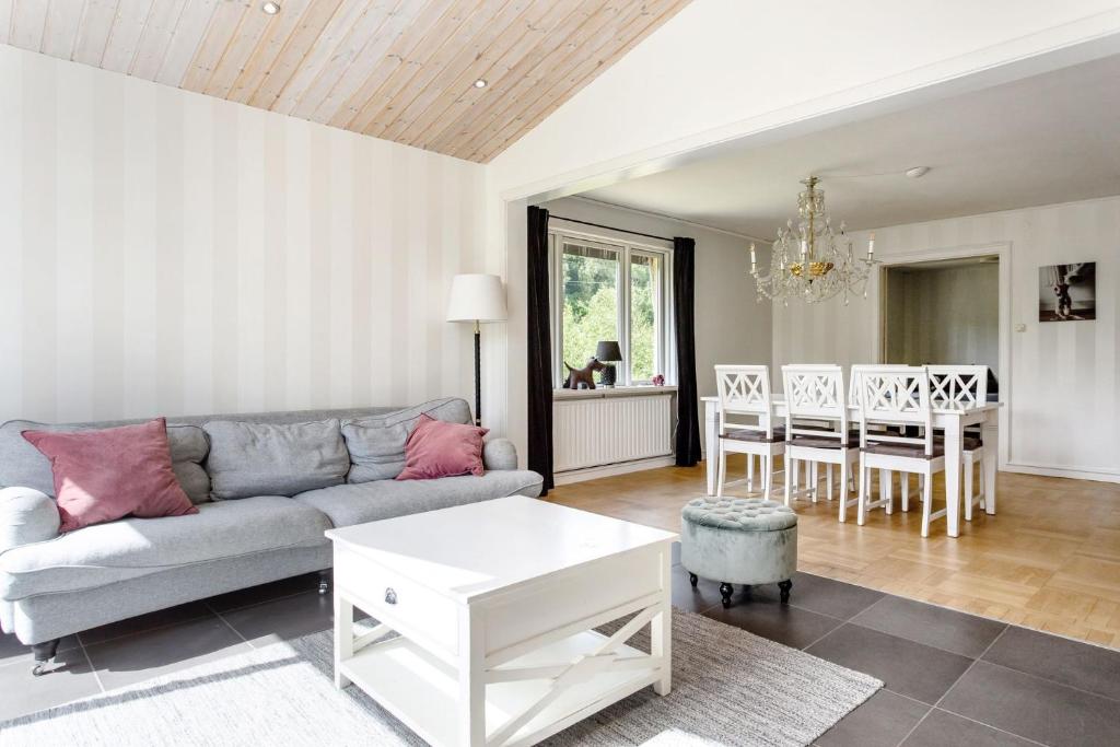 Five-Bedroom holiday home by the river of lagan photo 4