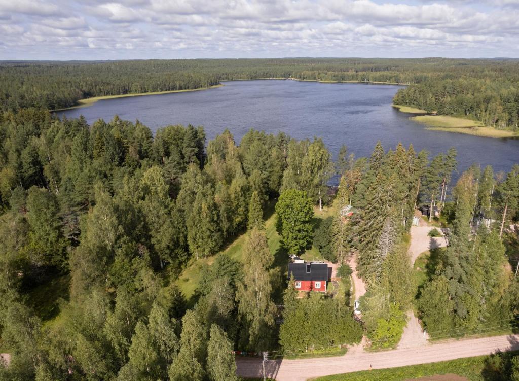 Beautifully renovated lakeside red cottage photo 2