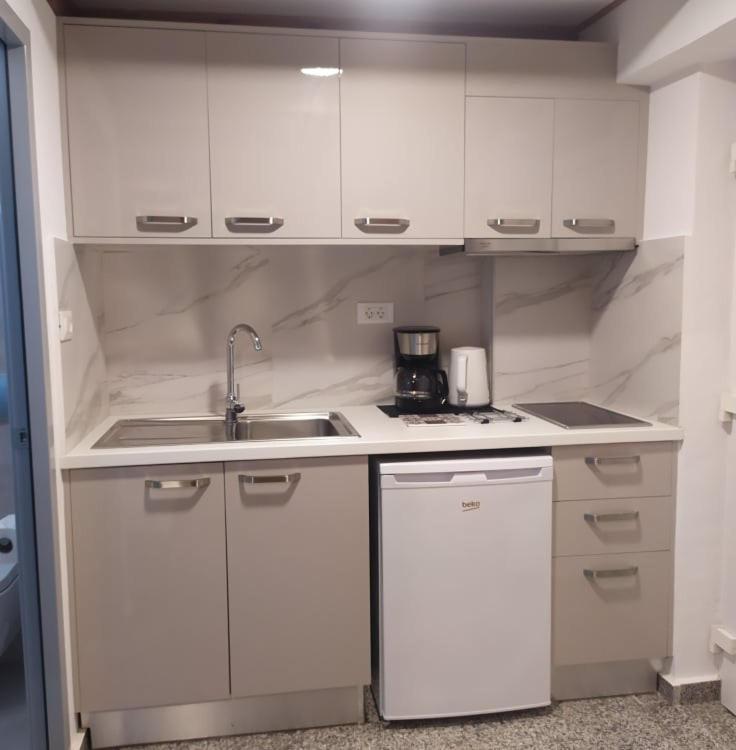 Nicolas Apartments photo 4