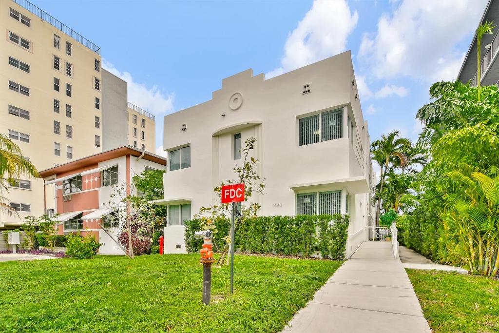 West Deco Boutique Apartments image