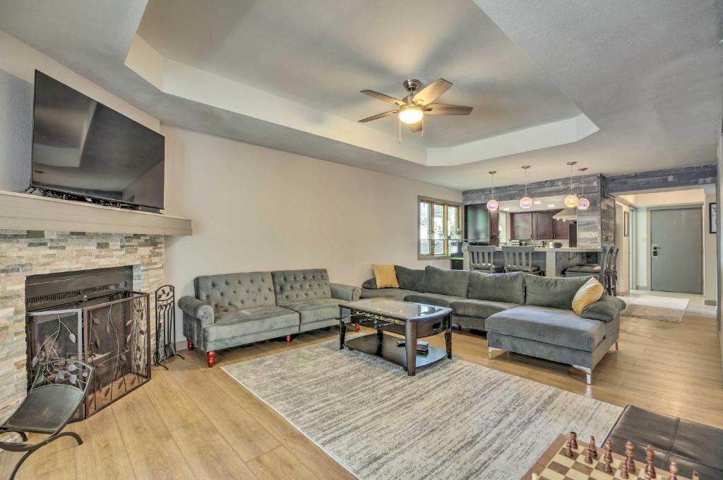 Modern Condo with Fire Pit 1 Mi to Lake Ozark! photo 3