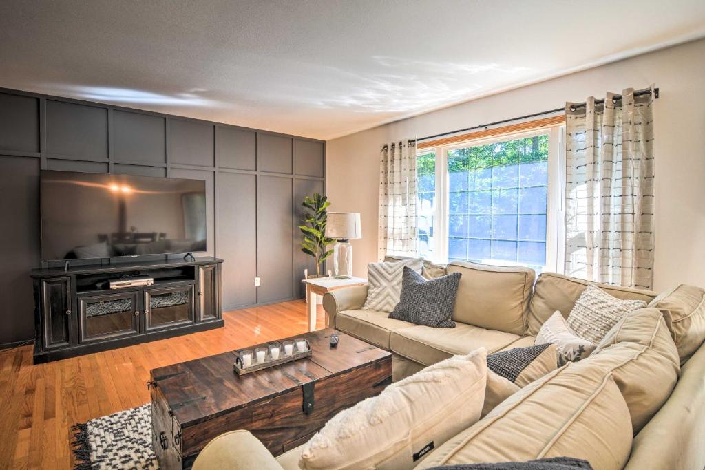 Upscale Family Cottage Less Than 1 Mi to Higgins Lake photo 3