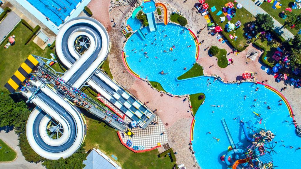 Lake View Mobile Homes with Thermal Riviera Tickets in Terme Čatež photo 1