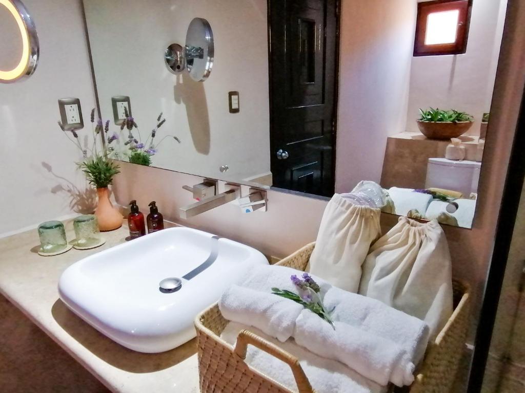 Casona Alonso 10 - Hotel Boutique - Tap to explore photos