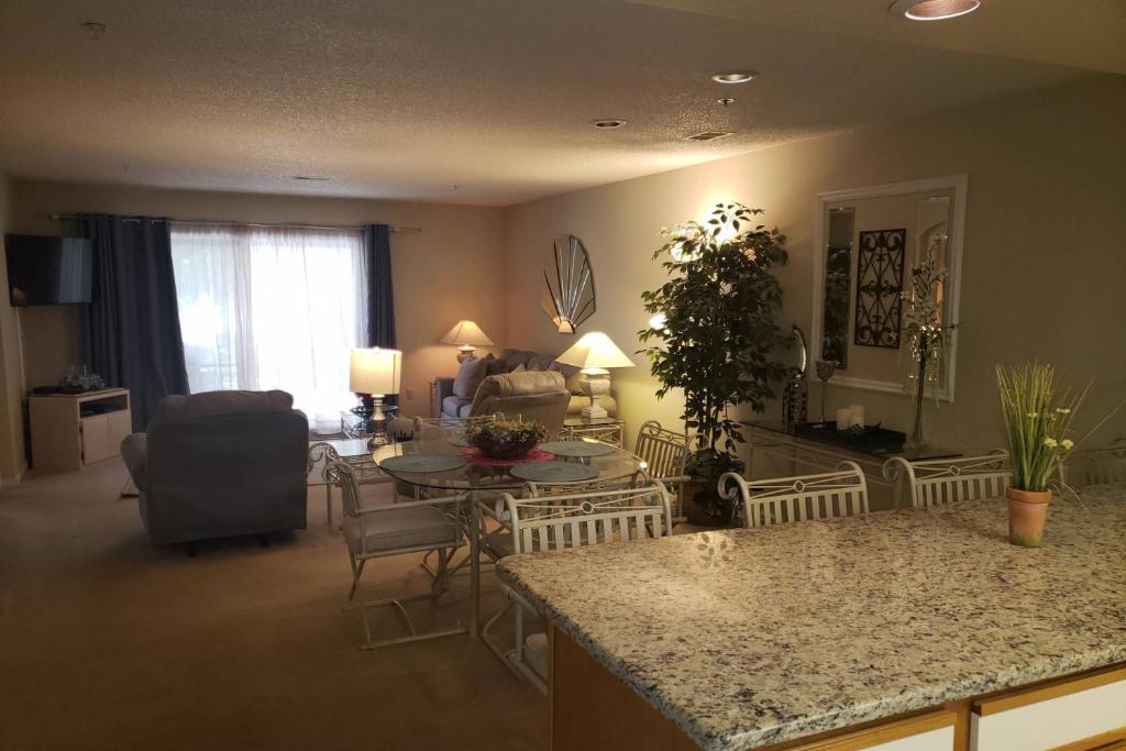 Foothill's Luxury 2BDR Ground Floor Condo in 1000 Hill's image