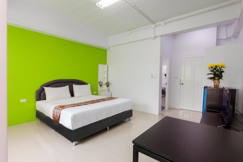 Двухместный (Двухместный номер Делюкс с 1 кроватью), OYO 601 C W Mansion Phuket