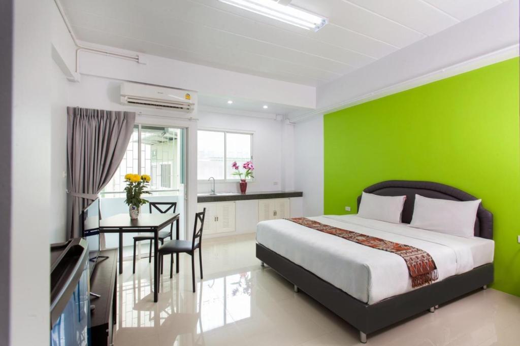Двухместный (Двухместный номер Делюкс с 1 кроватью), OYO 601 C W Mansion Phuket