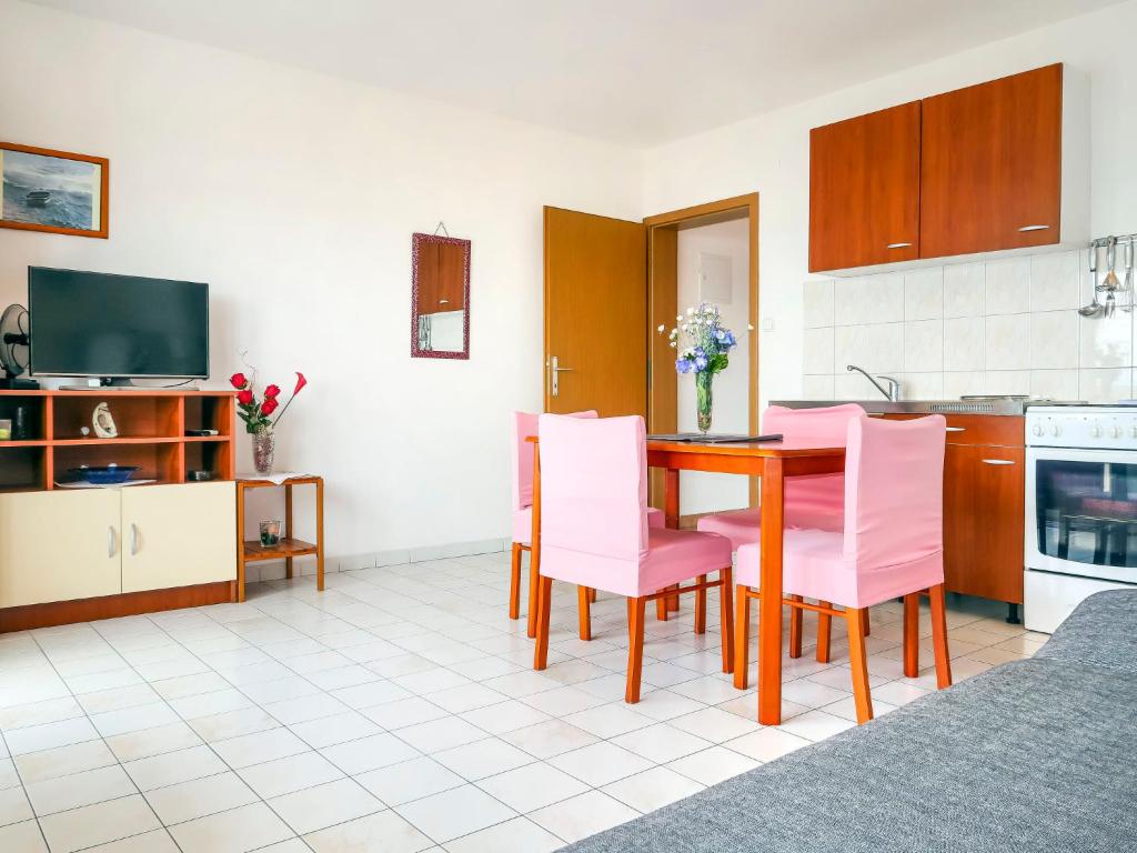 Apartment Manestar - CKV220 by Interhome photo 4