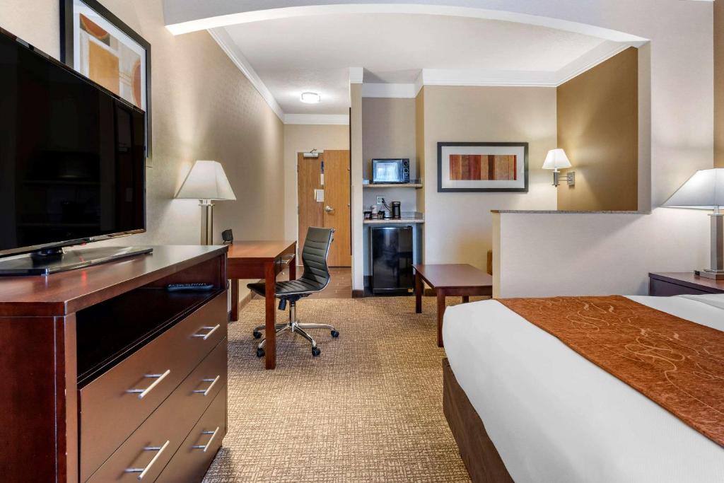 Comfort Suites Linn County Fairground and Expo photo 2