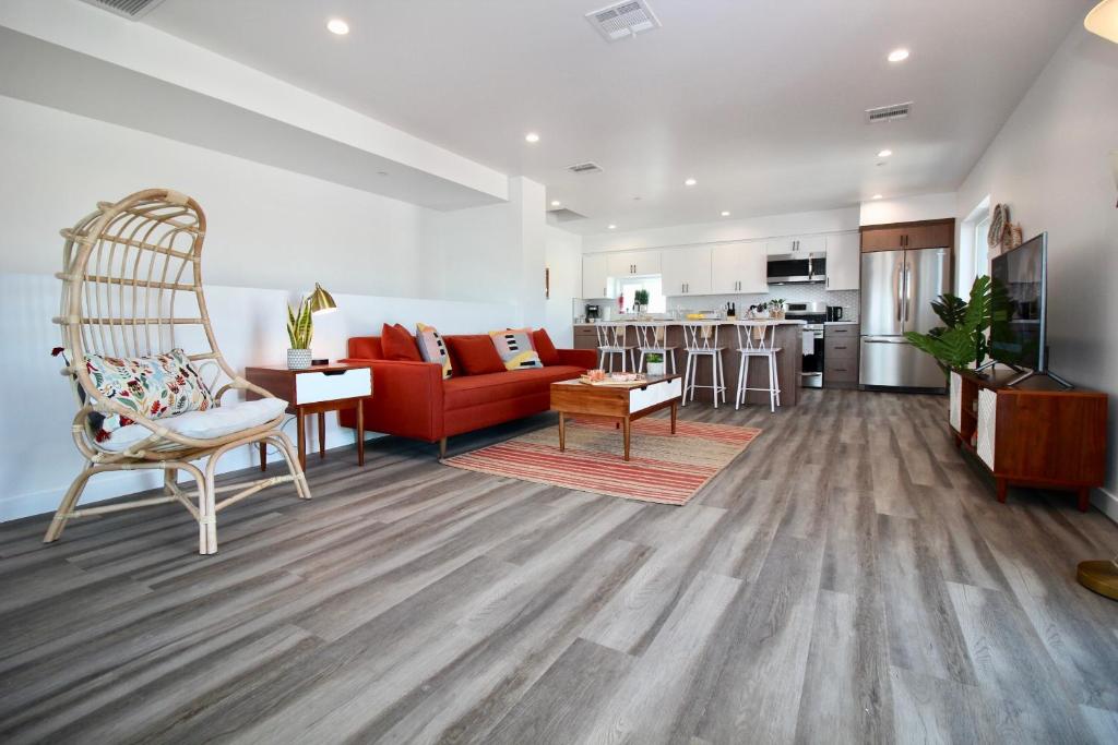 Los Angeles 3BR Villa Suites with Free Parking image
