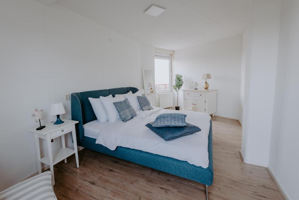 Stijlvol appartement op strand Makkum photo 2