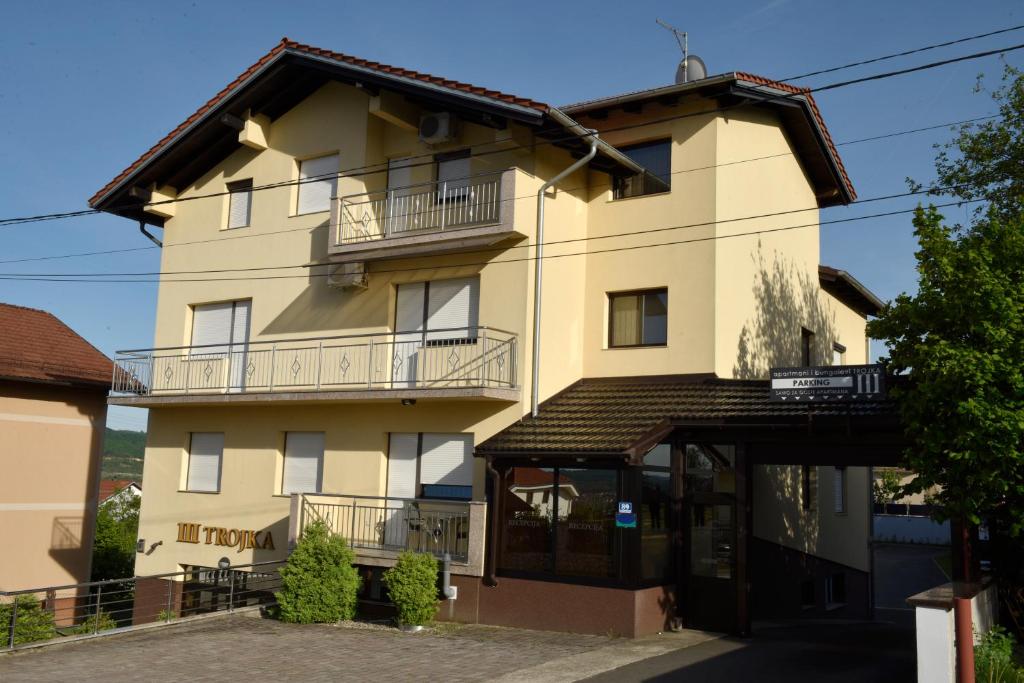 Apartmani i Bungalovi TROJKA photo 1