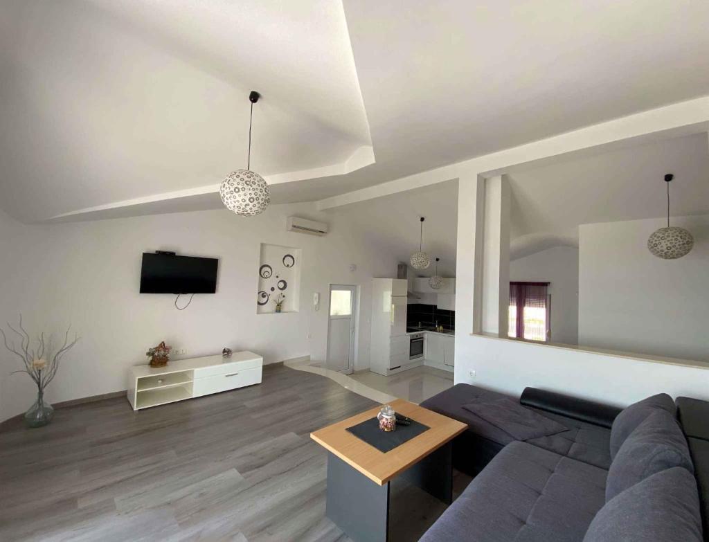 Two-Bedroom Apartment in Maslenica II photo 2