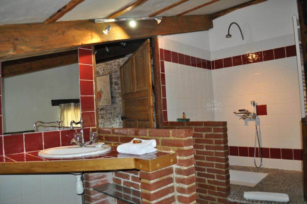 Restaurant et Chambres d'Hôtes La Ferme de Cornadel photo 3