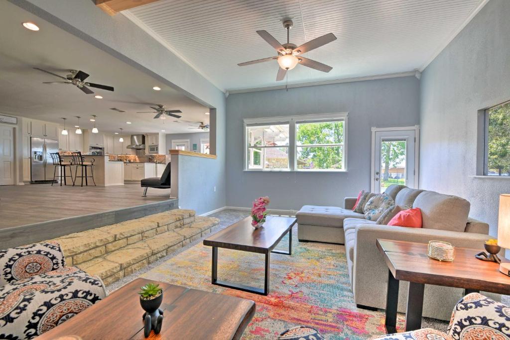 Spacious Granbury Home with Lakefront Outdoor Oasis! photo 1