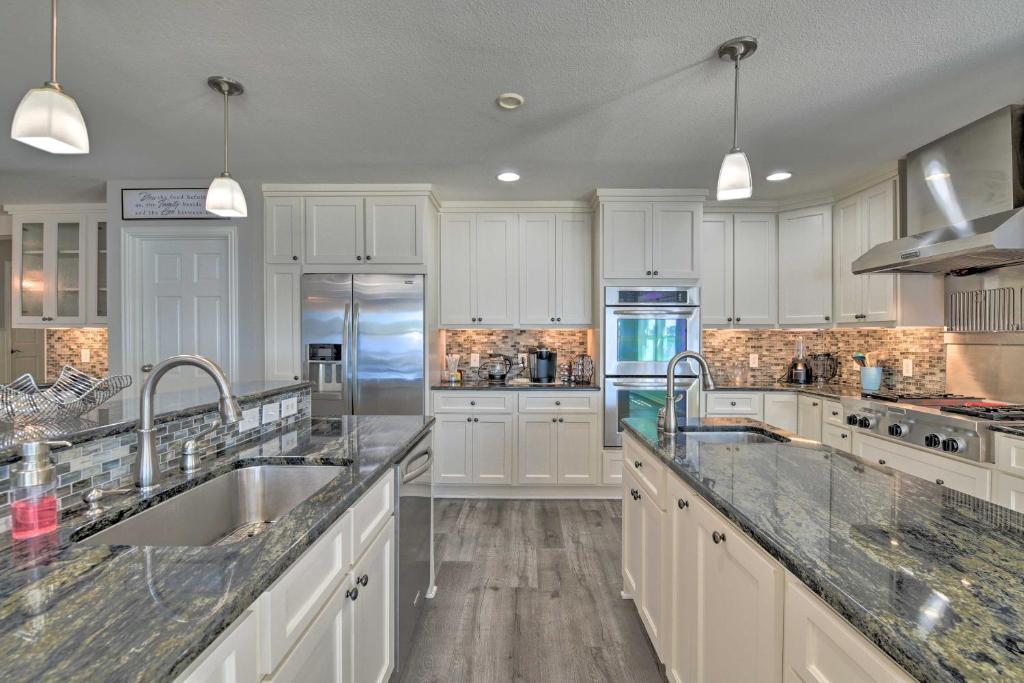 Spacious Granbury Home with Lakefront Outdoor Oasis! photo 2