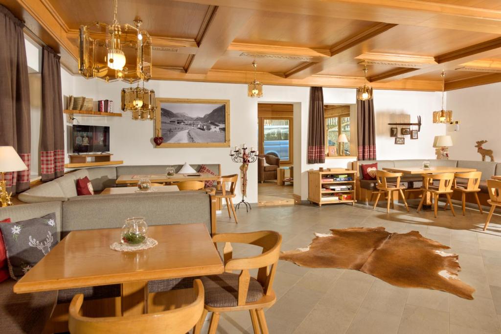 Hotel Garni Lastei photo 4