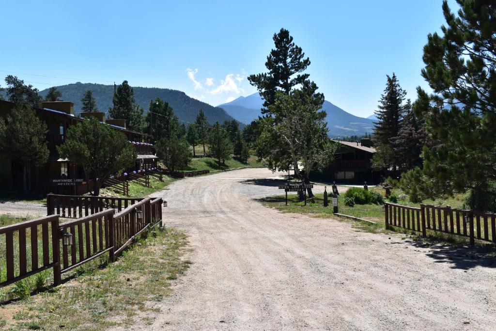 Estes Lake Lodge photo 3
