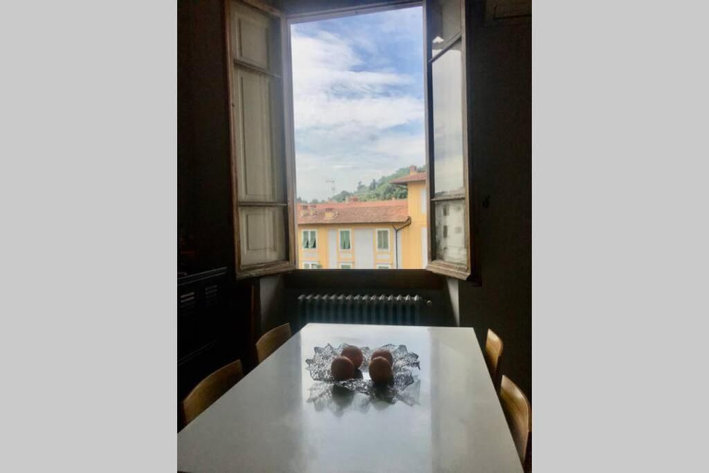 Sunny top floor in San Frediano - Tap to explore photos