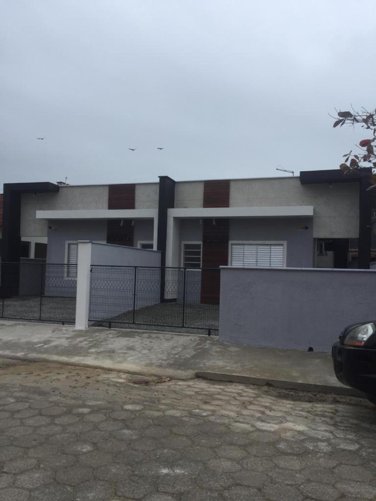 Casa Enseada 3 quartos para até 6 pessoas ótimo preço photo 2