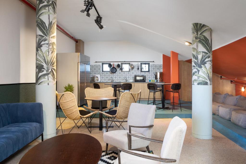 180 Boutique Hostel - Tap to explore photos