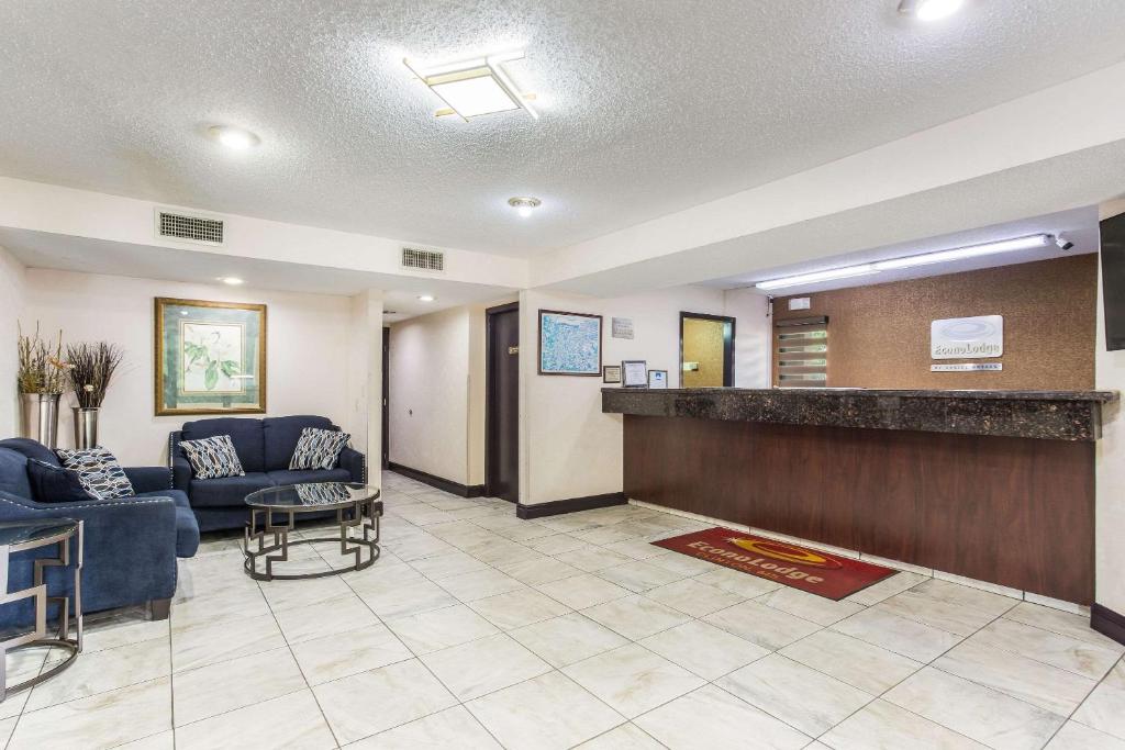 Econo Lodge Clinton image