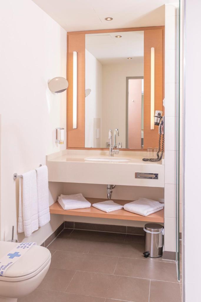 Двухместный (Стандартный двухместный номер с 1 кроватью), FourSide Hotel & Suites Vienna