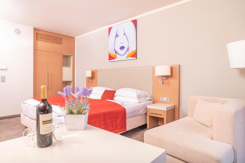 Двухместный (Двухместный номер Делюкс с 1 кроватью и балконом), FourSide Hotel & Suites Vienna